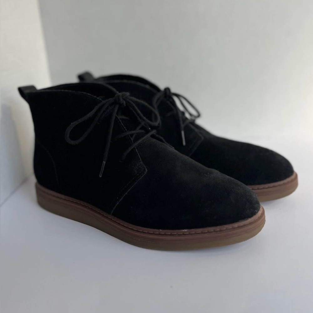 Clark’s Dove Roxana Chukka Black Suede Ankle Boot Size 7.5 EUC Lace Up